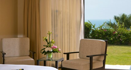 The Cove Rotana Resort Room Type - Garden View Room - King Bed