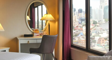Grand China Bangkok Room Type - Deluxe River View Room