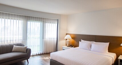 Grand China Bangkok Room Type - Deluxe Room River View with Balcony