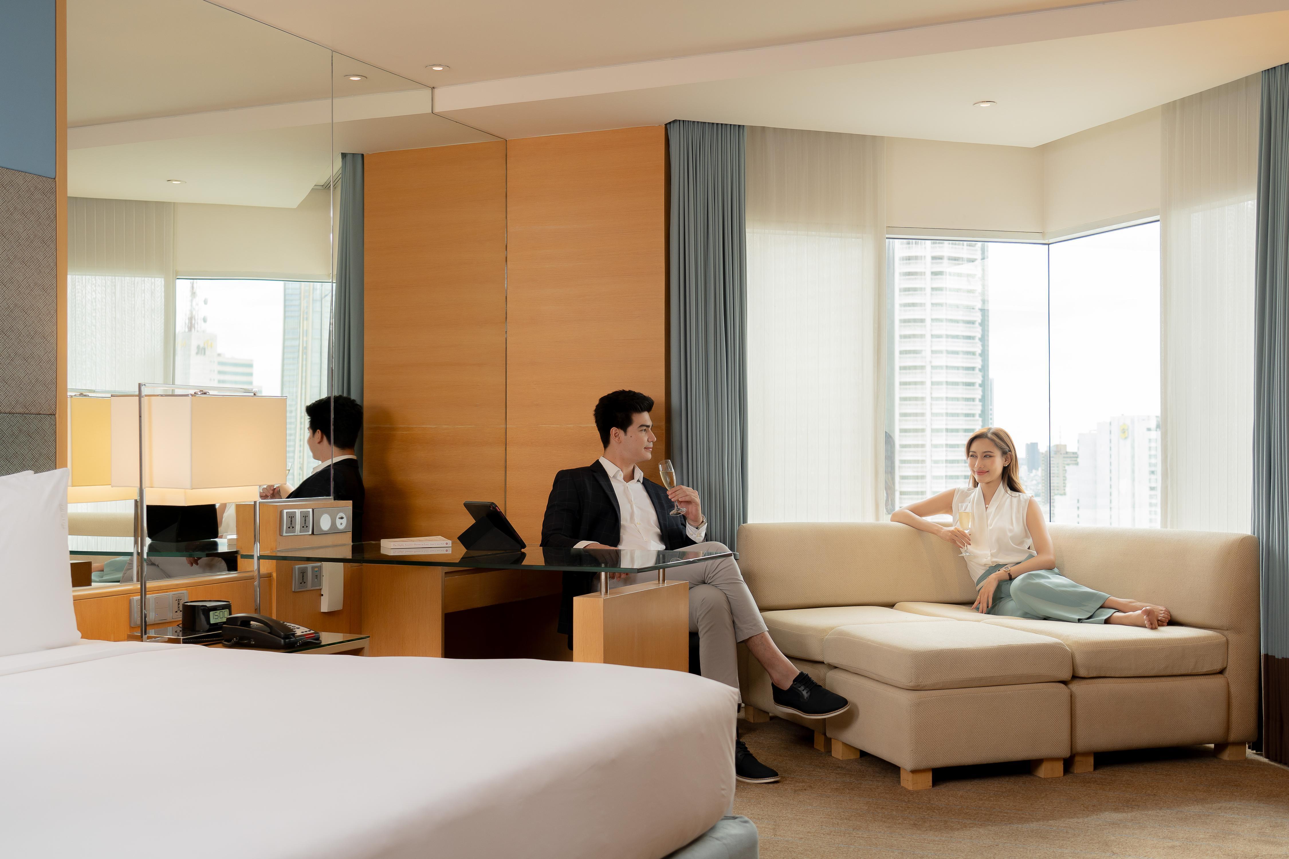 Holiday Inn Bangkok Silom - Tap to explore photos