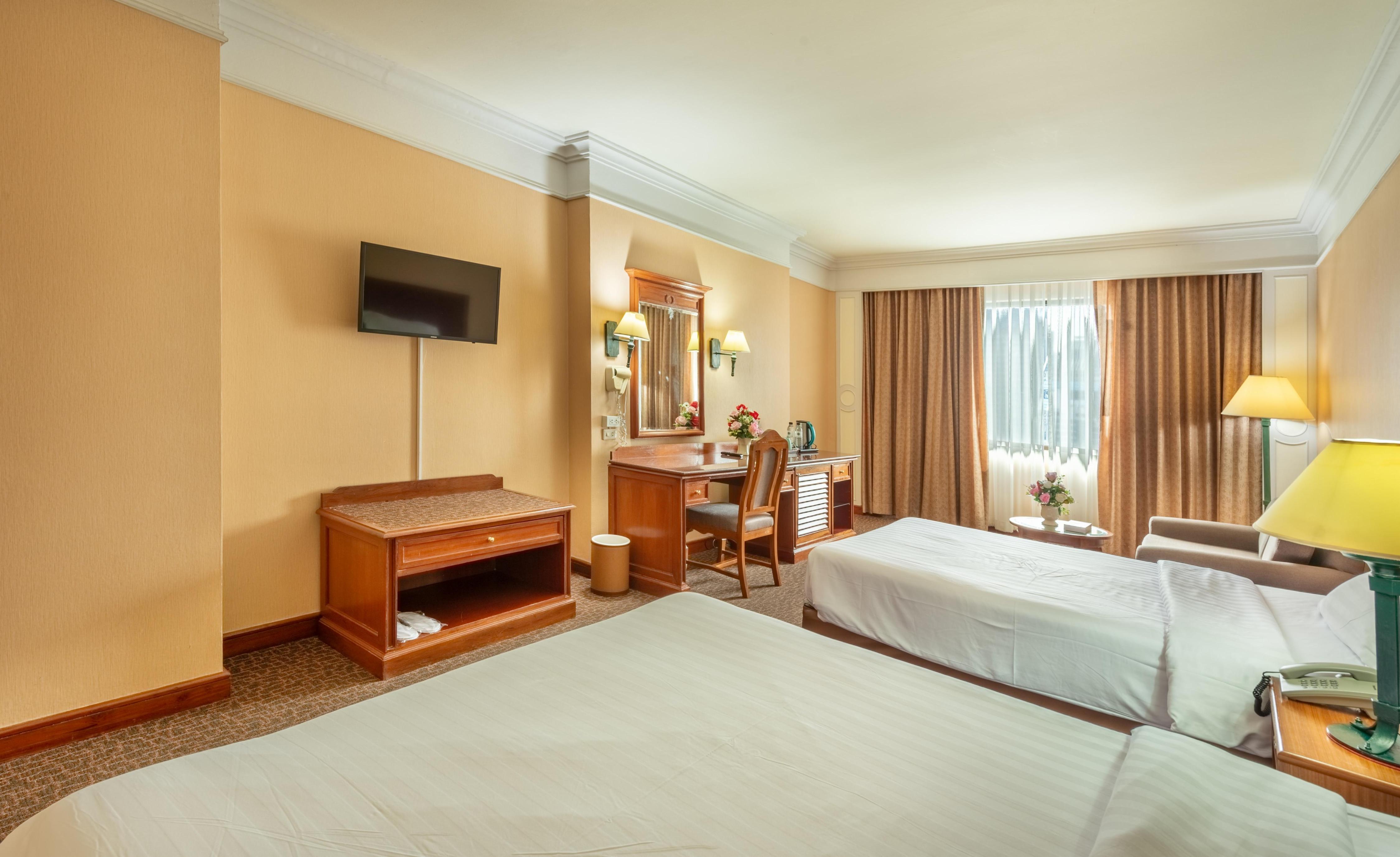 Royal Benja Hotel - Big Rooms, Family Friendly - Tap to explore photos