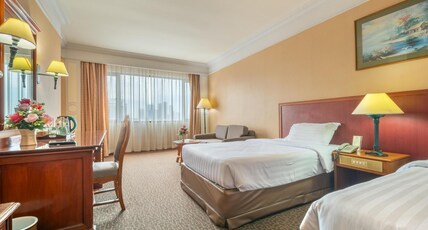Royal Benja Hotel - Big Rooms, Family Friendly Room Type - Deluxe Room with Bathtub