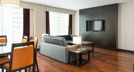 Radisson Suites Bangkok Sukhumvit Room Type - One Bedroom Premium Suite Radisson Suites Bangkok Sukhumvit Room Type - One Bedroom Premium Suite
