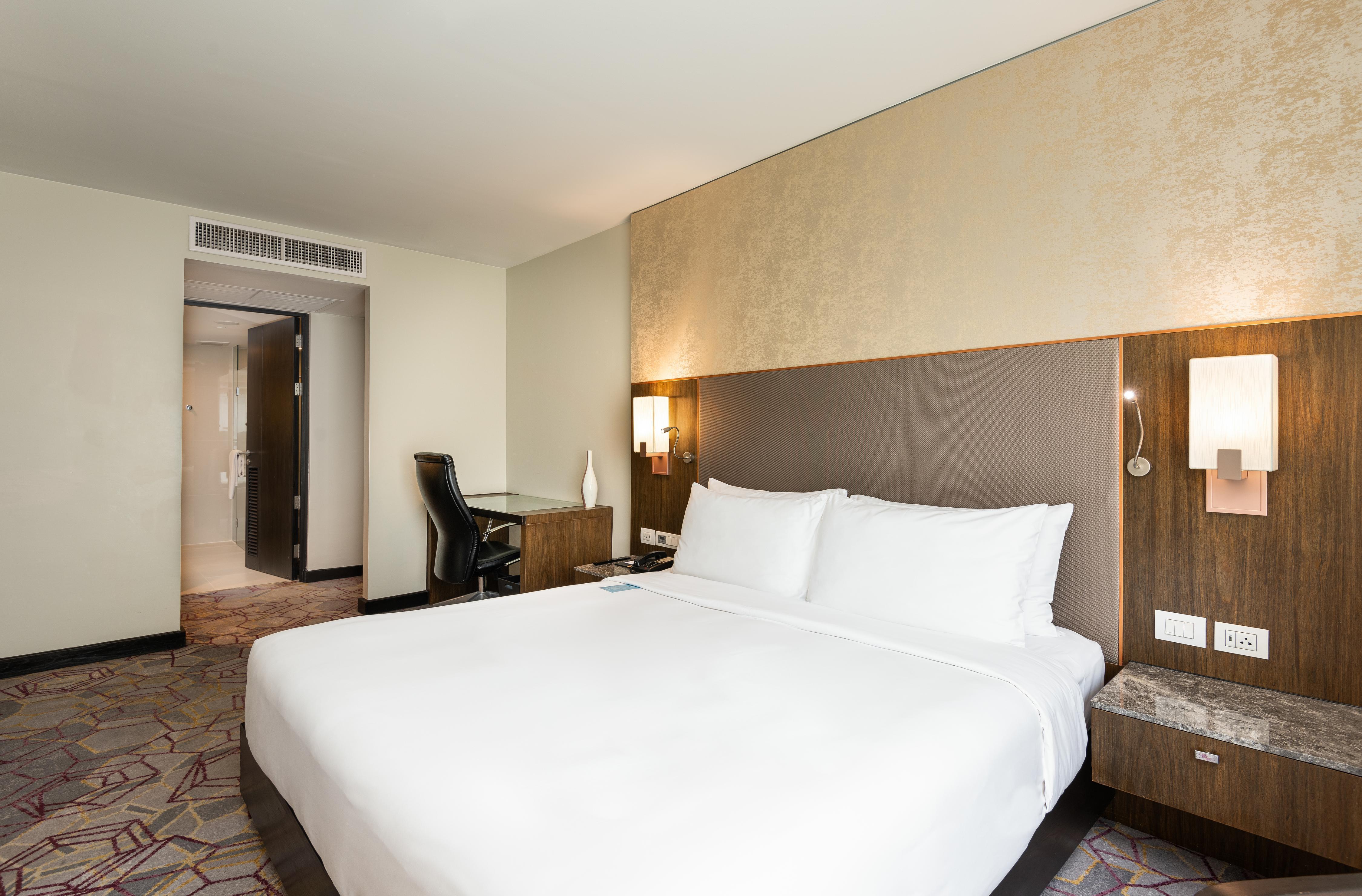 Radisson Suites Bangkok Sukhumvit - Tap to explore photos