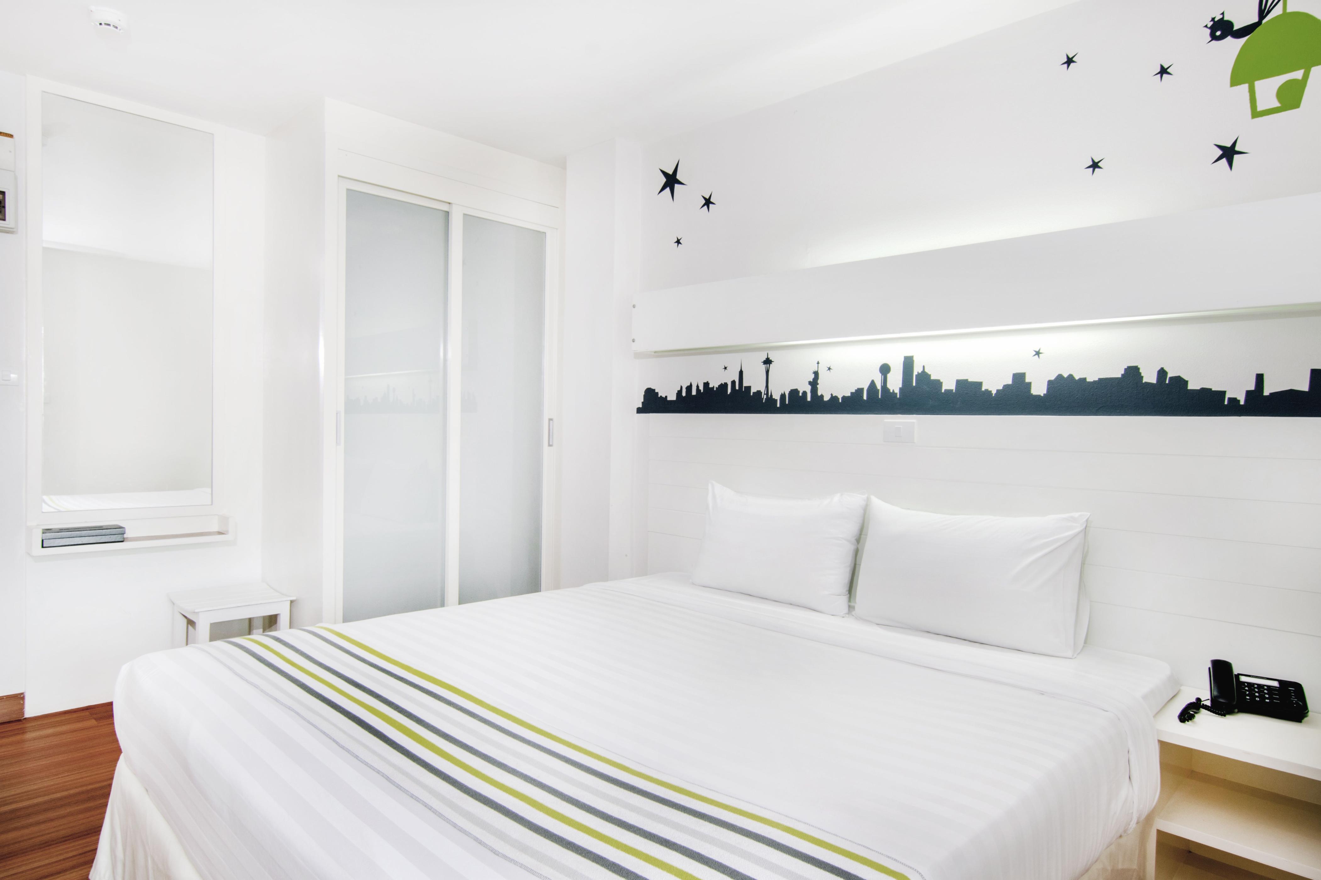 The Phoenix Hotel Bangkok - Tap to explore photos