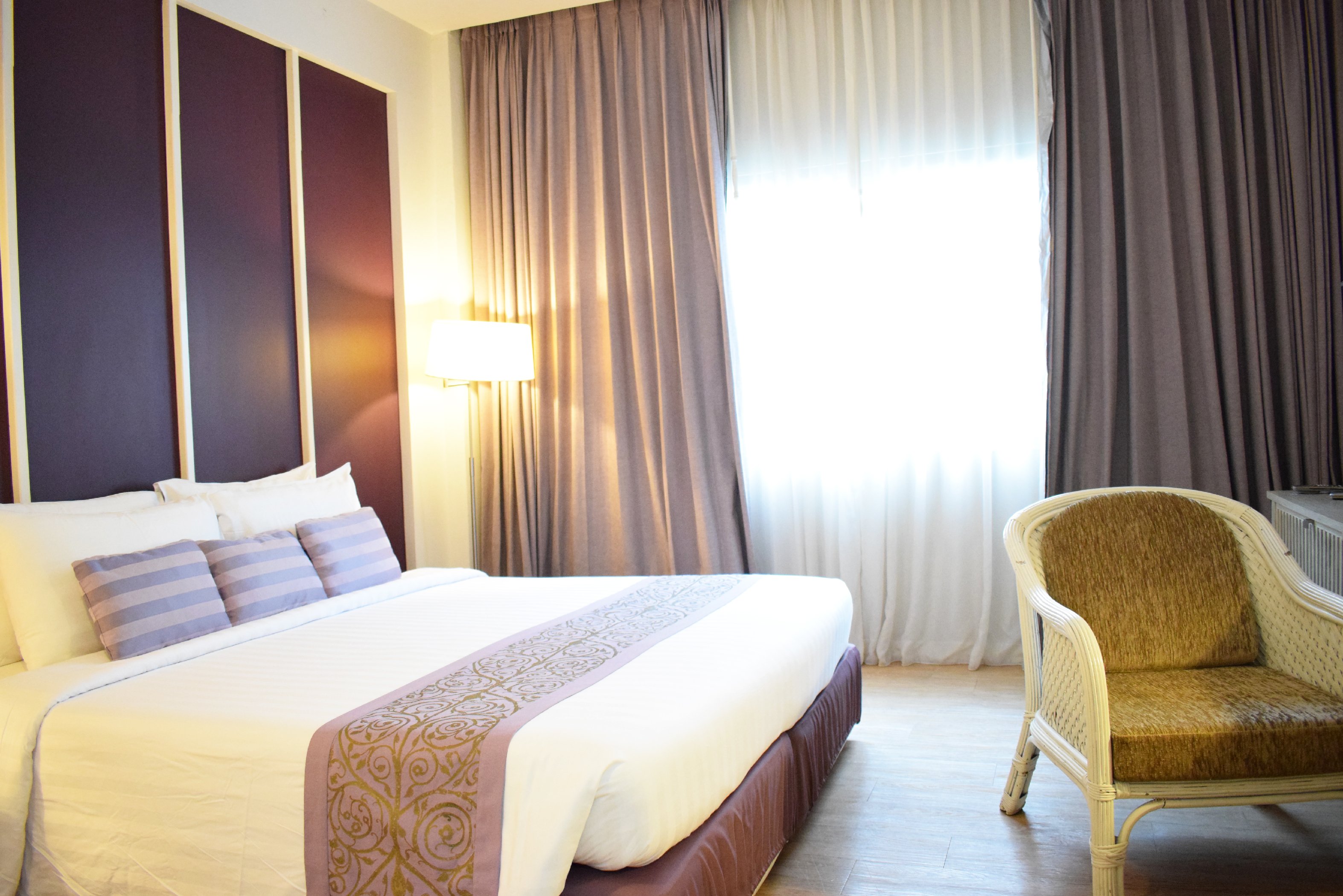 Trang Hotel Bangkok - Tap to explore photos