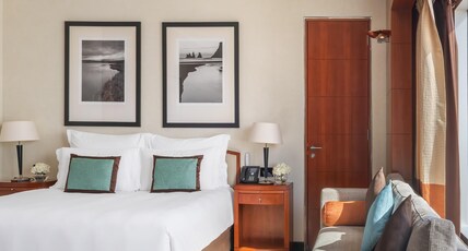 Jumeirah Emirates Towers Dubai Room Type - Deluxe Room