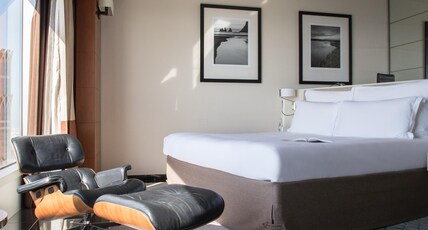 Jumeirah Emirates Towers Dubai Room Type - Premier Deluxe Room