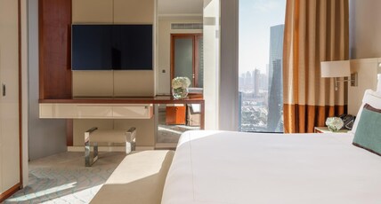 Jumeirah Emirates Towers Dubai Room Type - Club Junior Suite