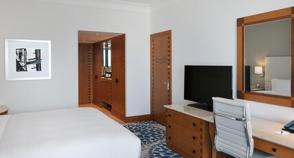Hilton Dubai Jumeirah Room Type - KING DLX RM-PRTL SEA VW