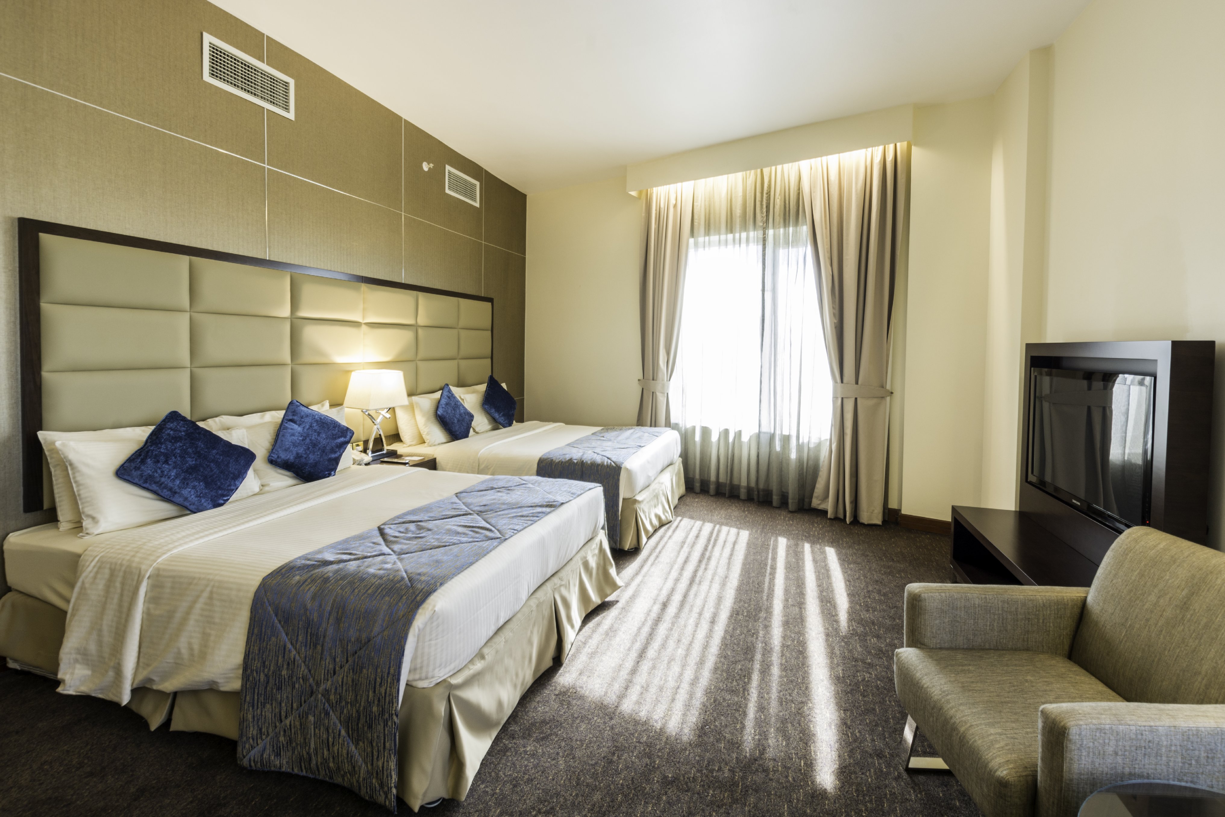 Howard Johnson by Wyndham Bur Dubai - Tap to explore photos