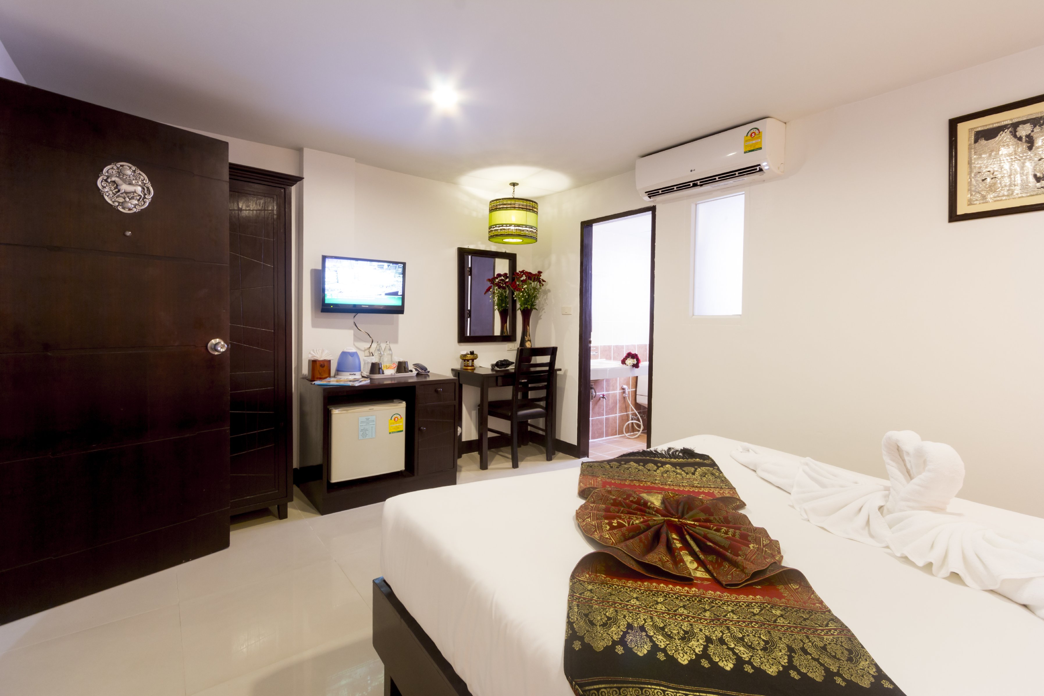 Silver Resortel Phuket - Tap to explore photos