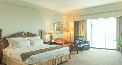 Sunlake Waterfront Resort and Convention Room Type - Junior Suite Room