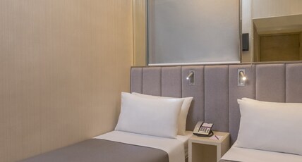Silka Far East Hotel Hong Kong Room Type - Standard room with sandblasted window Silka Far East Hotel Hong Kong Room Type - Standard room with sandblasted window