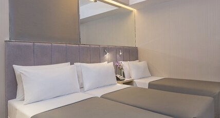 Silka Far East Hotel Hong Kong Room Type - Triple Room with Sandblasted Window