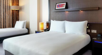 Hilton London Canary Wharf Room Type - QUEEN BED RM W  ROLLAWAY