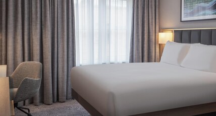 DoubleTree by Hilton London Angel Kings Cross Room Type - KING DELUXE ROOM