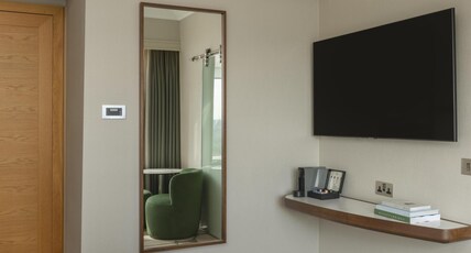 London Hilton on Park Lane Room Type - QUEEN GUEST ROOM