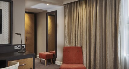 DoubleTree by Hilton London - Ealing Hotel Room Type - Junior Suite
