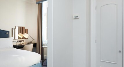 The Waldorf Hilton, London Room Type - QUEEN HILTON ROOM