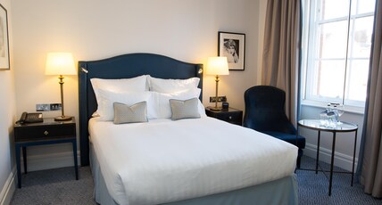 The Waldorf Hilton, London Room Type - QUEEN HILTON DELUXE ROOM