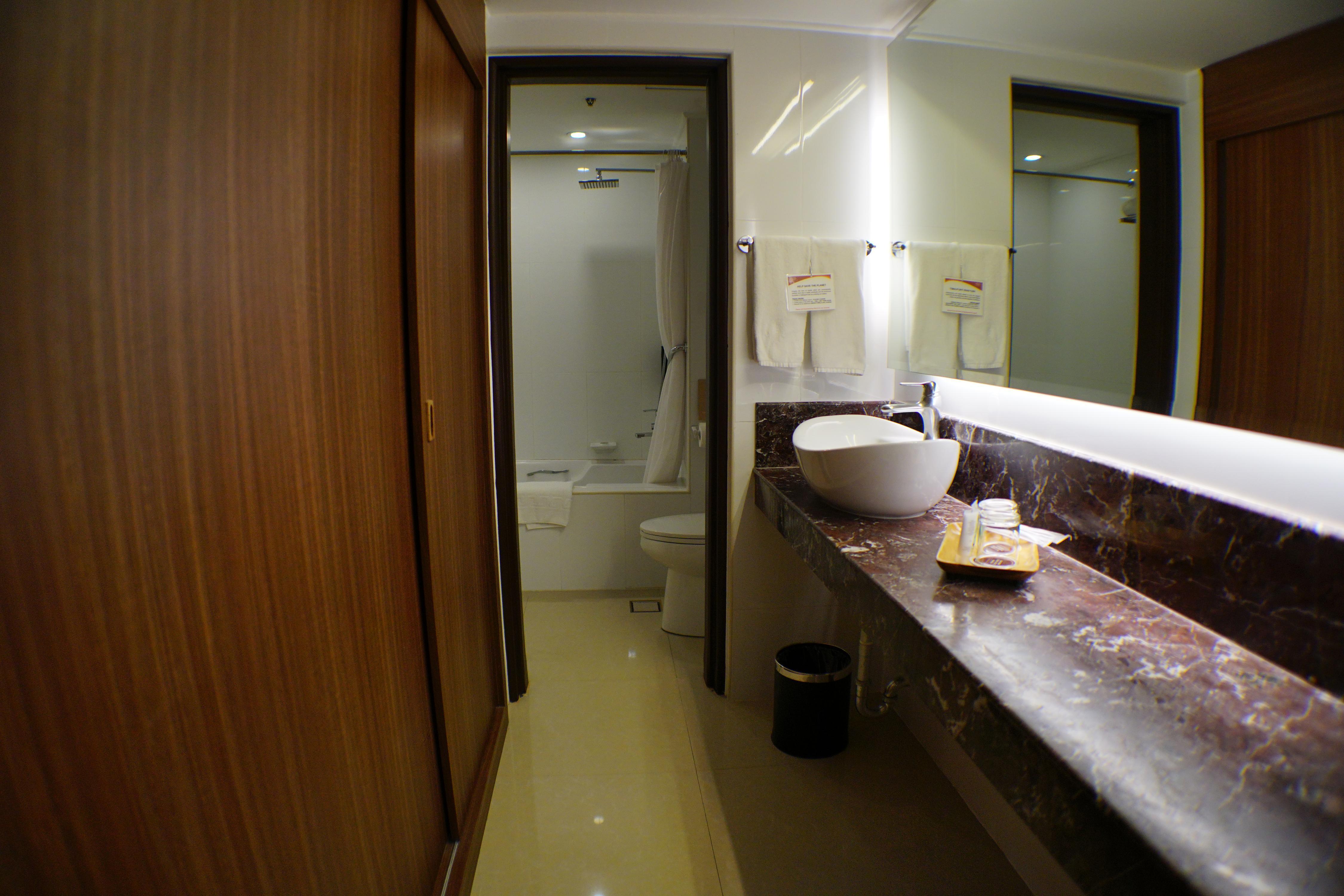 Bayview Park Hotel Manila - Tap to explore photos