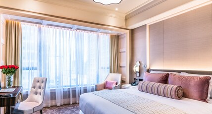 Caravelle Saigon Room Type - Deluxe King