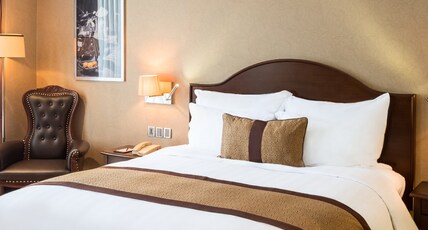 EASTIN GRAND HOTEL SAIGON Room Type - Club Deluxe Double or Twin Room EASTIN GRAND HOTEL SAIGON Room Type - Club Deluxe Double or Twin Room