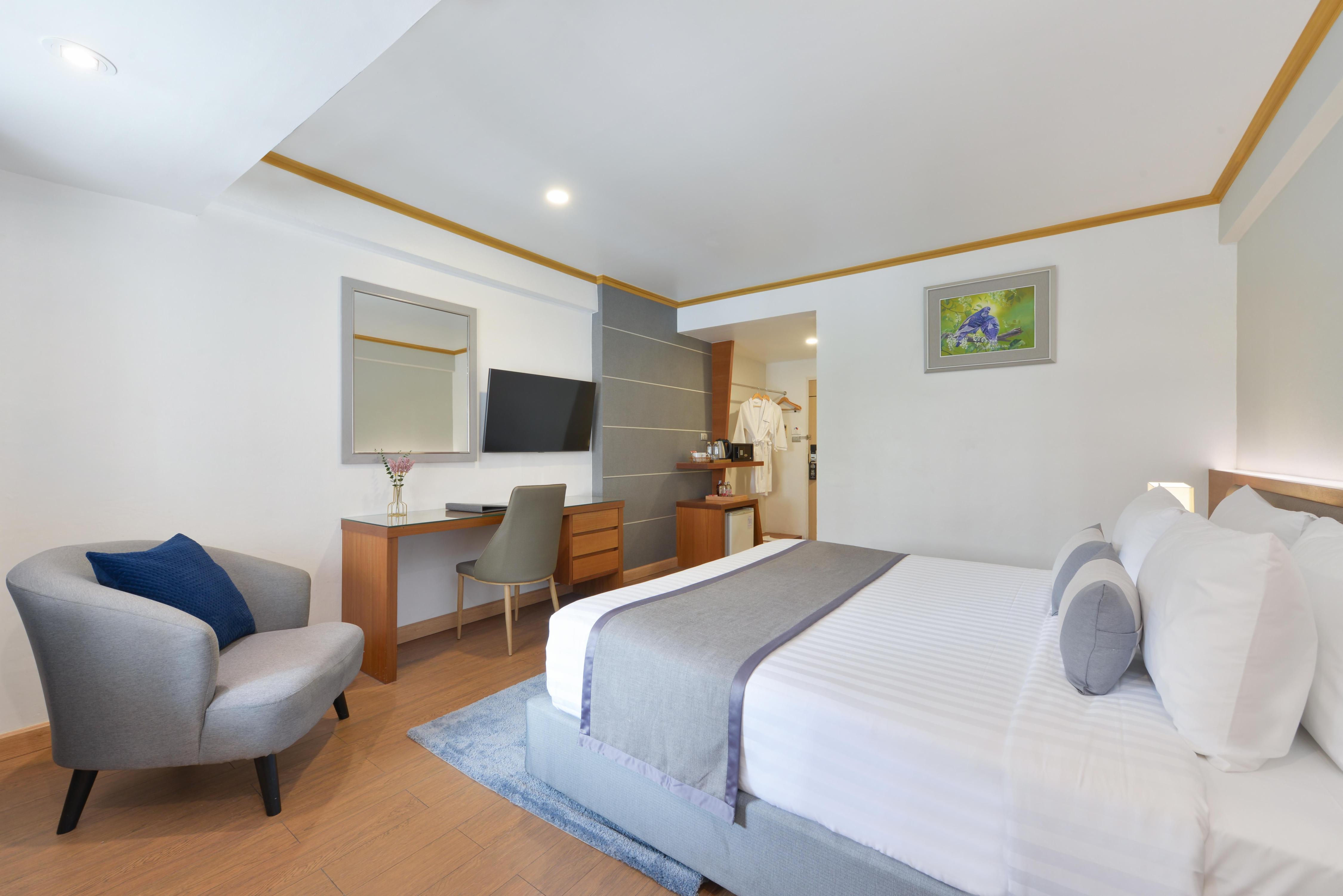The Beverly Hotel Pattaya - Tap to explore photos