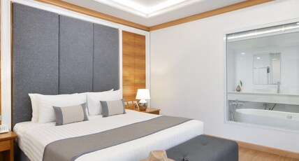 The Beverly Hotel Pattaya Room Type - 1 Bed Room Suite with Living area & Bathtub The Beverly Hotel Pattaya Room Type - 1 Bed Room Suite with Living area & Bathtub