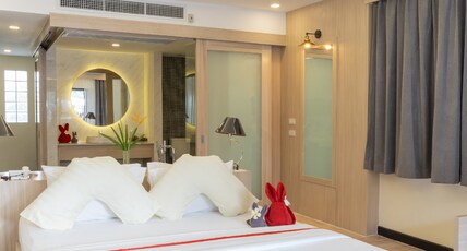 Grand Jomtien Palace Room Type - Cottage Room with Pool Access