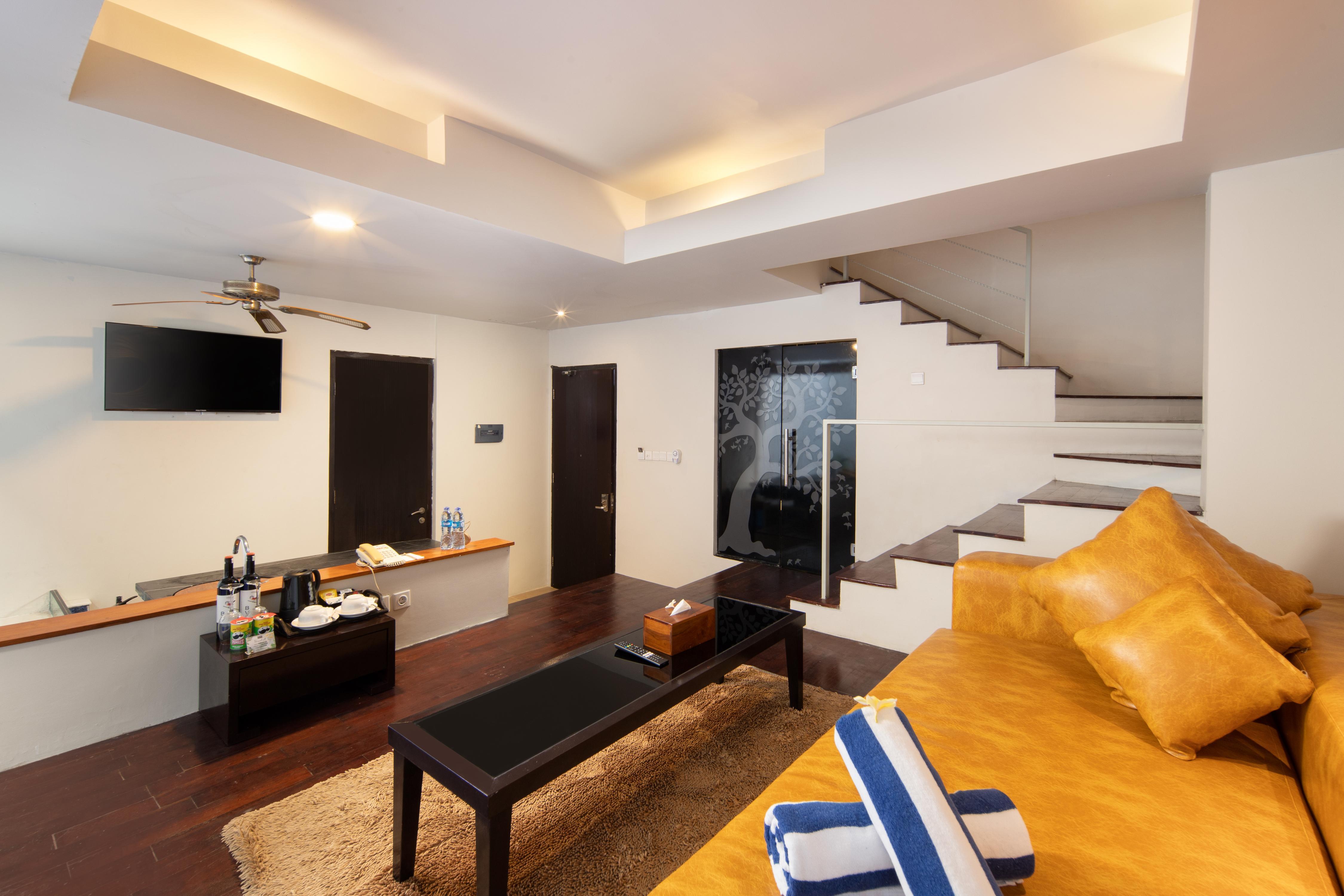 18 Suite Villa Kuta - Tap to explore photos