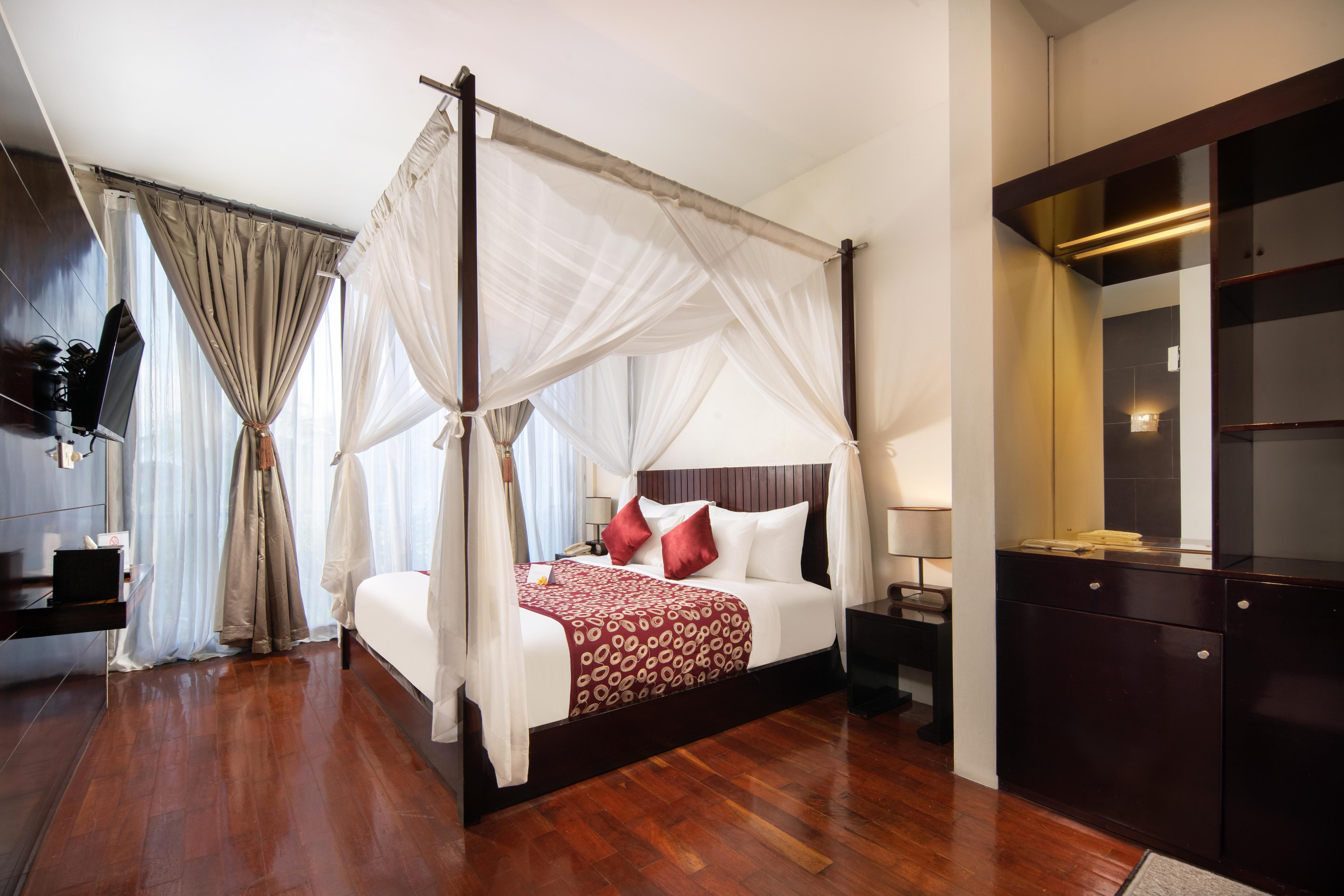 18 Suite Villa Kuta - Tap to explore photos