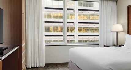 Embassy Suites Chicago Downtown Magnificent Mile Room Type - 1 KING CORNER STE CTY VIEW