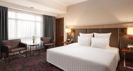 Pullman Hanoi Hotel Room Type - EXECUTIVE SUITE, Lounge Access, 1 King Size Bed, Living Room
