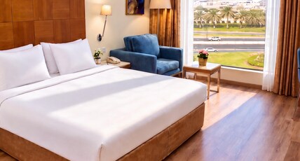 Golden Tulip Muscat Room Type - City View - 1 King Bed