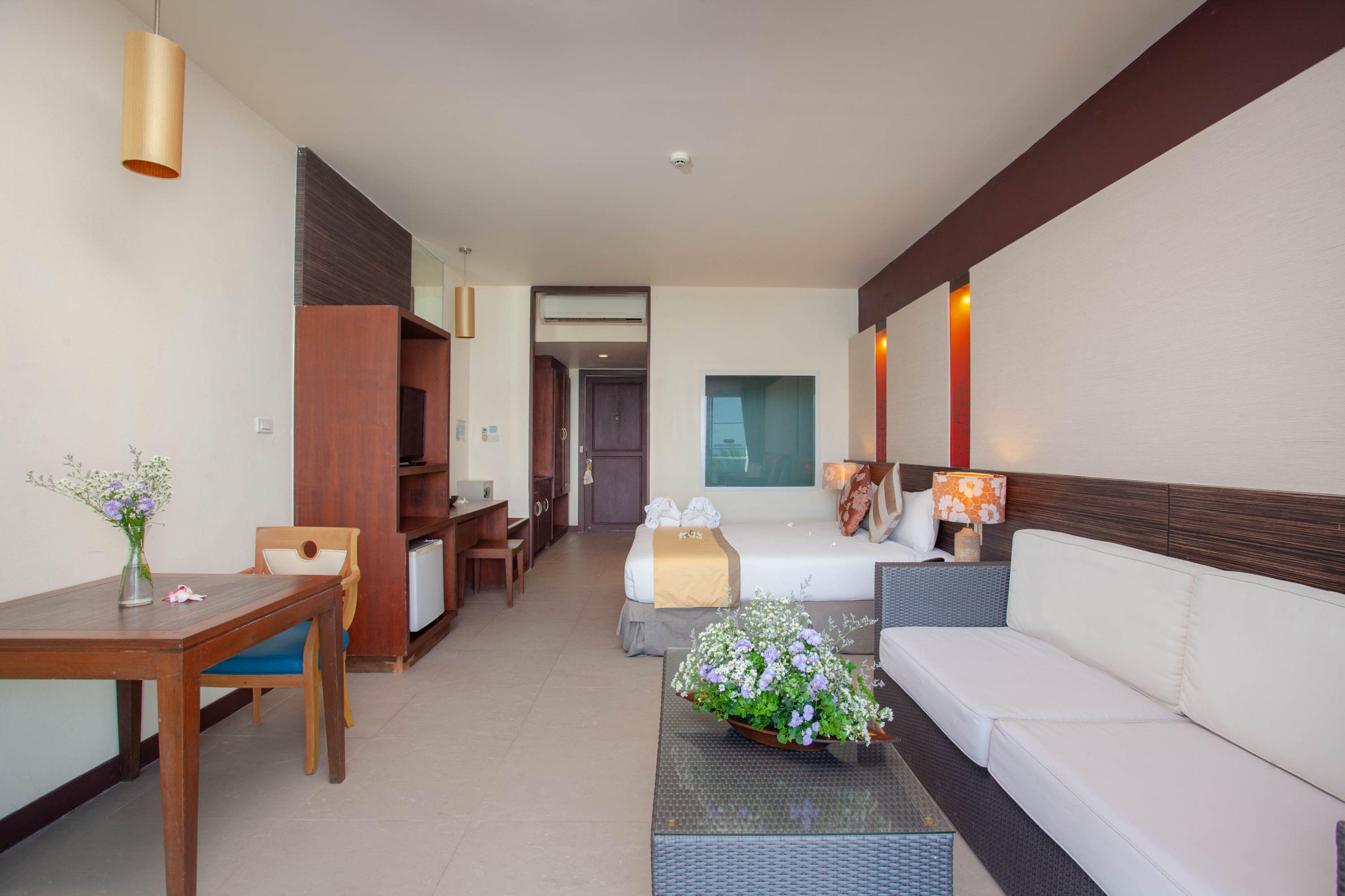 Al's Resort Room Type - Deluxe Balcony Sea View - King Bed