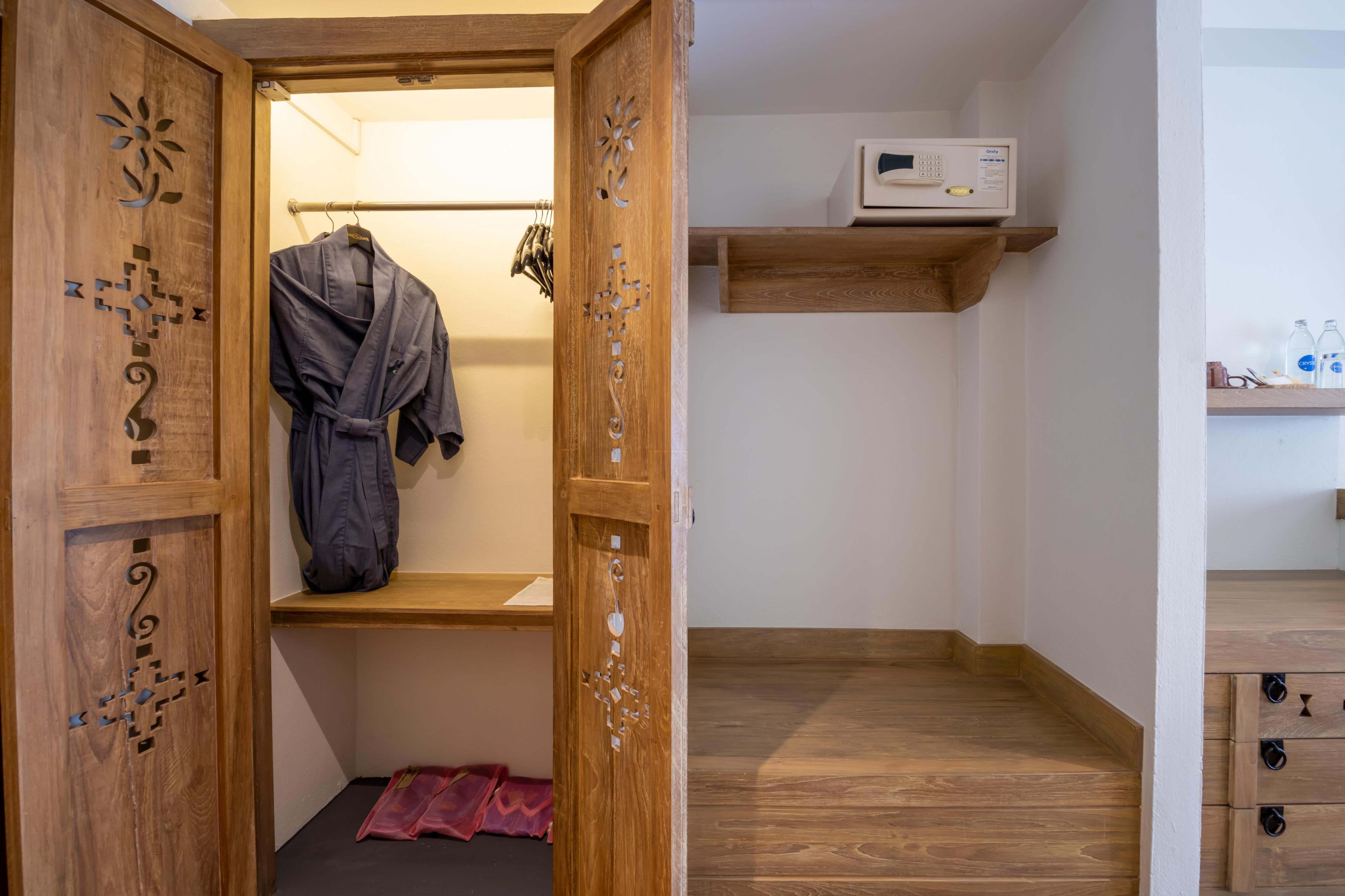 Baan Samui Resort - Tap to explore photos