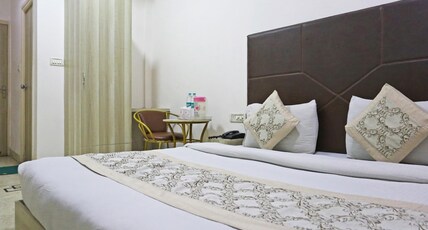 Hotel Sterling Inn at New Delhi Railway Station Room Type - Deluxe Double Room