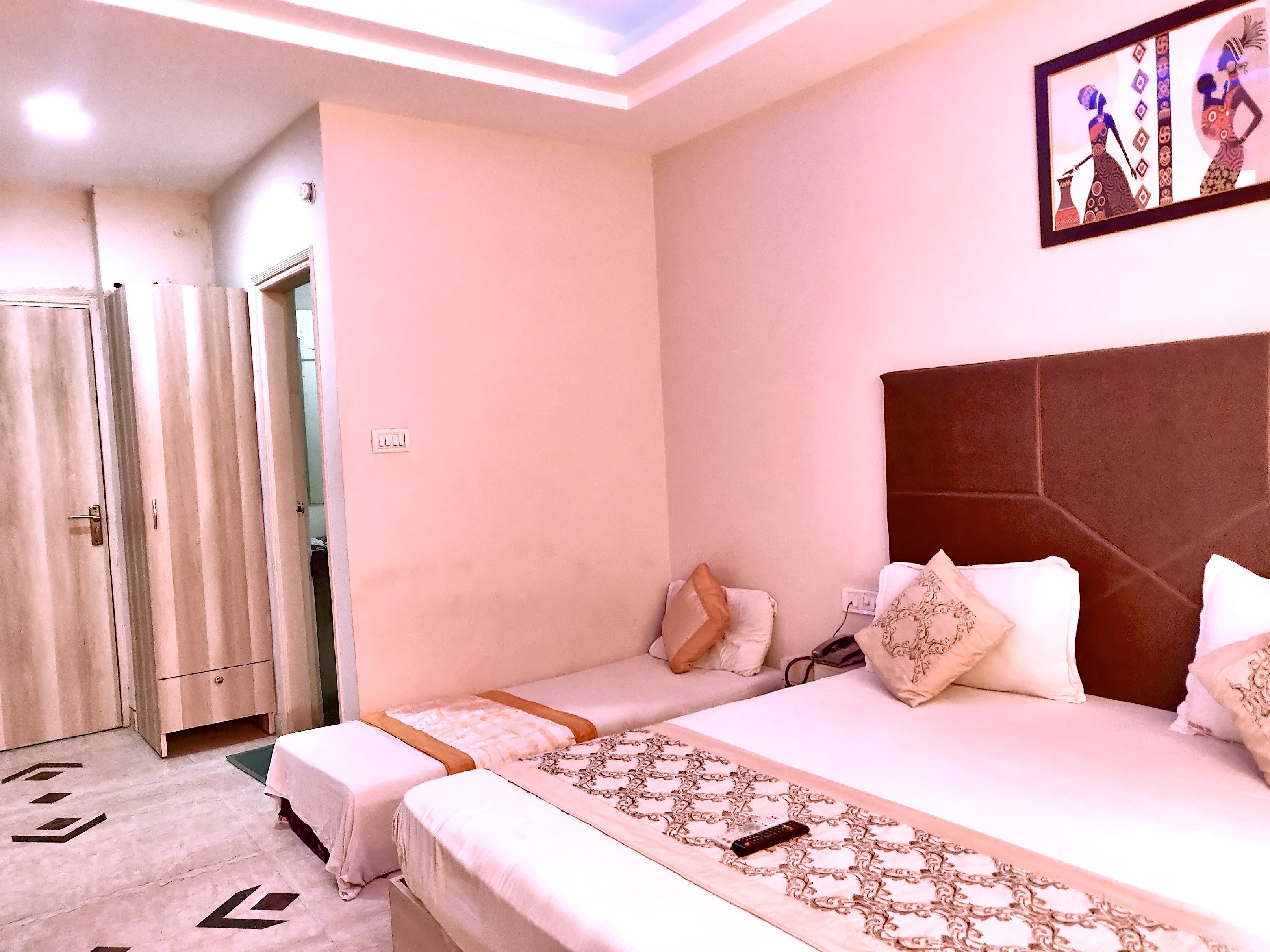 Hotel Sterling Inn at New Delhi Railway Station - Tap to explore photos
