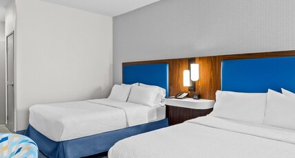 Hampton Inn Akron-Fairlawn Room Type - 2 QNS ACCESSIBLE W TUB NS
