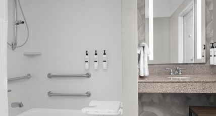 Hilton Garden Inn Annapolis Room Type - 2 QN ACC RM W BATHTUB