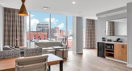Embassy Suites Buffalo Room Type - 2 QUEENS EXECUTIVE NOSMOK