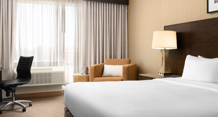 DoubleTree by Hilton Hotel Boston Bayside Room Type - 1 KING STANDARD NONSMOKING