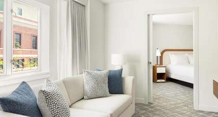 Hilton Boston Back Bay Room Type - 1 KING BED JUNIOR SUITE