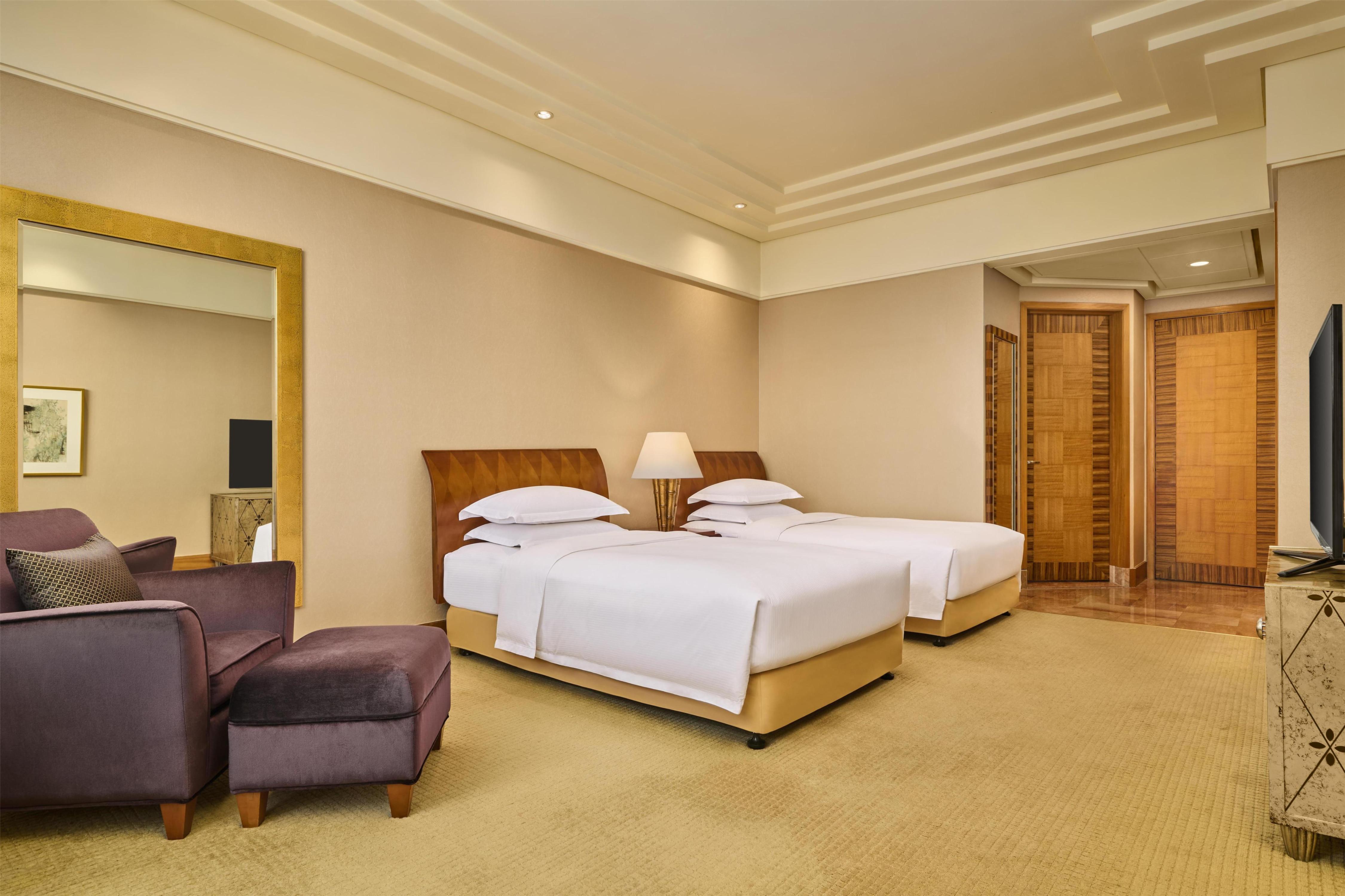 Hilton Chongqing Hotel Room Type - TWIN HILTON EXEC PENI VIEW