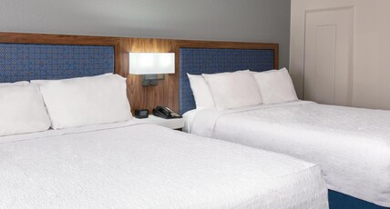 Hampton Inn & Suites Charlottesville-At the University Room Type - 2 QNS HEARING ACC NOSMOK
