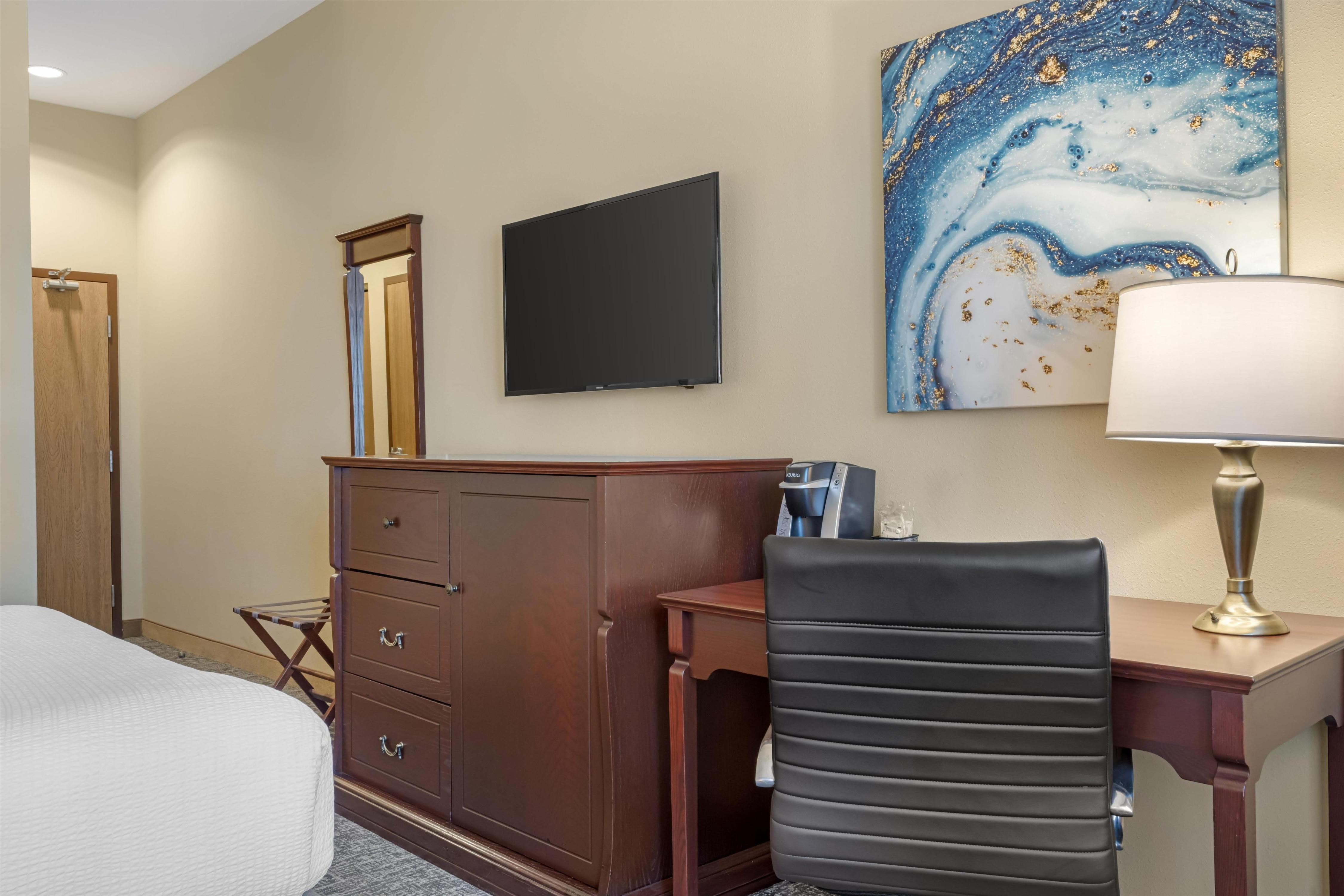 Best Western Plus Fredericton Hotel & Suites Room Type - 1 Queen Bed, Non-Smoking, Refrigerator, Wi-Fi, Full Breakfast