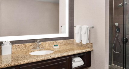 Hilton Downtown Fort Worth Room Type - 1 KING BED DLX CORNER