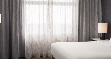Embassy Suites Hot Springs - Hotel & Spa Room Type - 1 KING STE ACC- RI SHOWER